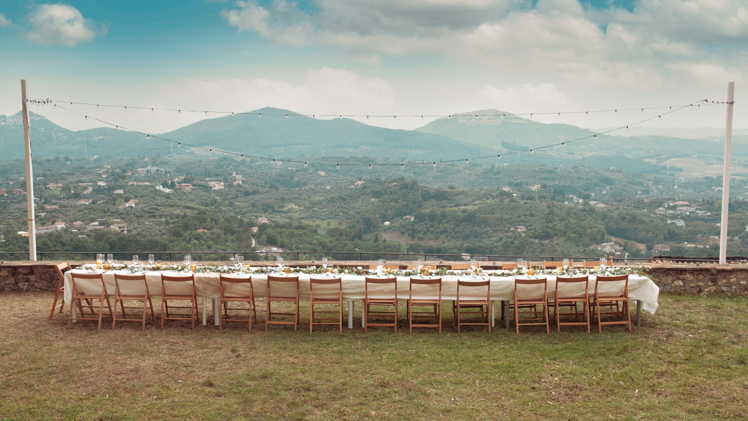 Terrazza del castello affacciata sulla valle del Tevere e sui Monti Lucretili
